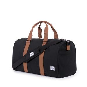 Herschel Supply Co. Ravine Duffle in Navy / Tan